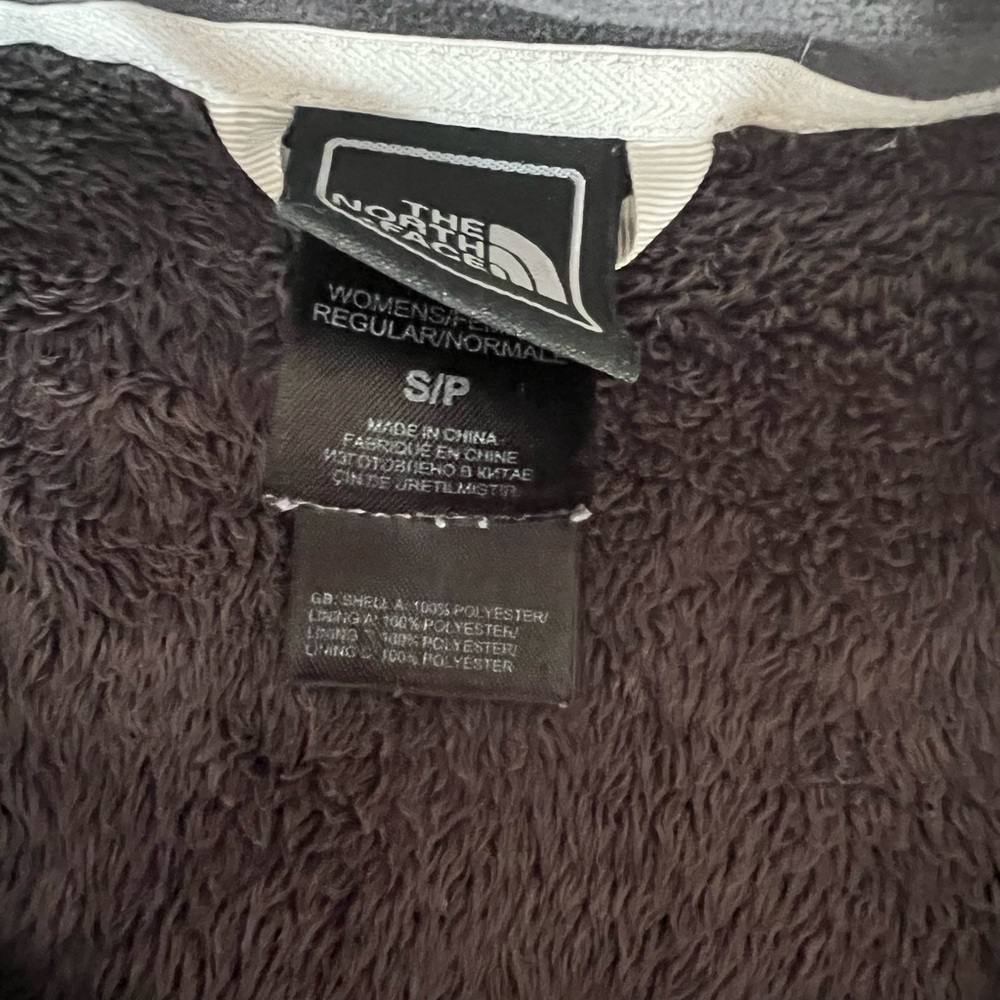 The North Face size small women’s fuzzy jacket - Picture 3 of 3